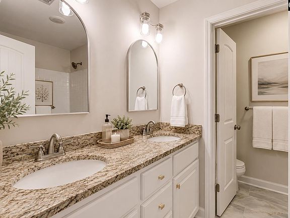 4th image of 1367 Wildwood Ln