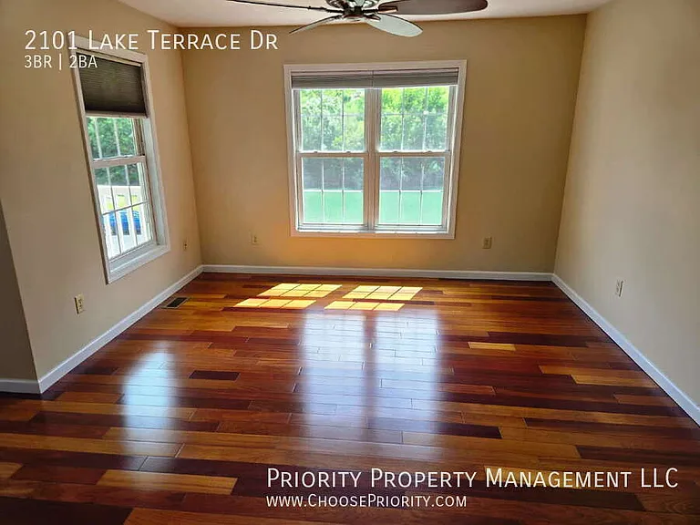 2101 Lake Terrace Dr — Photo 6