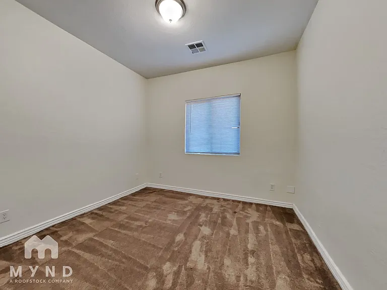 6418 S 49th Dr — Photo 23