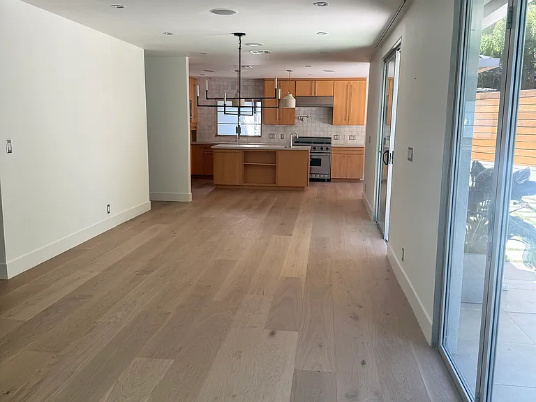 2409 N Vermont Ave — Photo 9