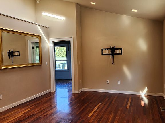 5th image of 2688 S East Camano Dr #B