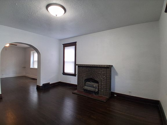 4th image of 2640 Victor St
