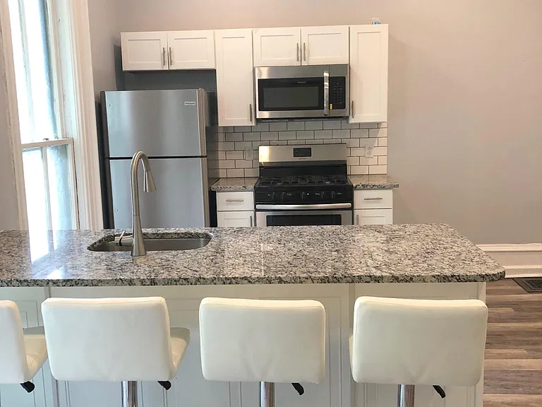 214 Green St #1 — Photo 5