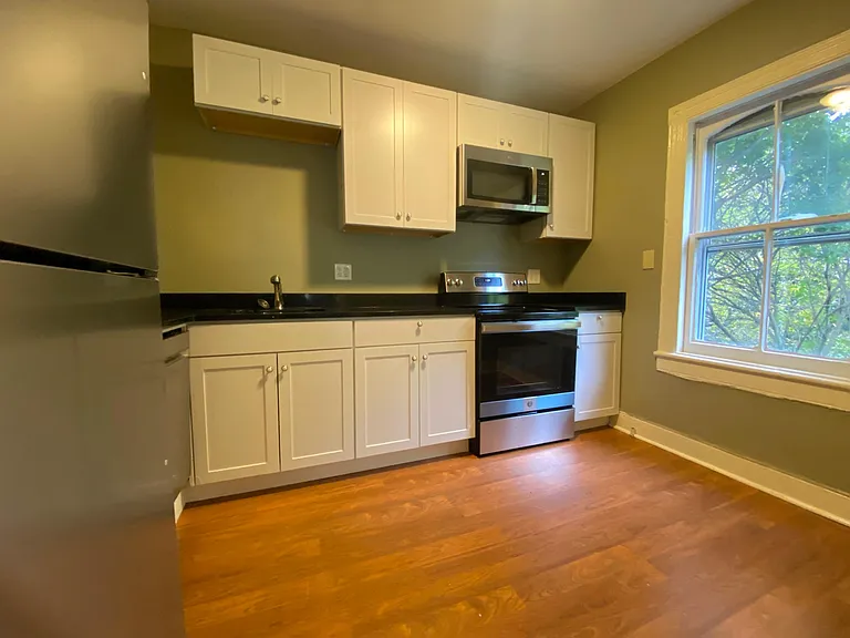 95 Wurts St #2 — Photo 10