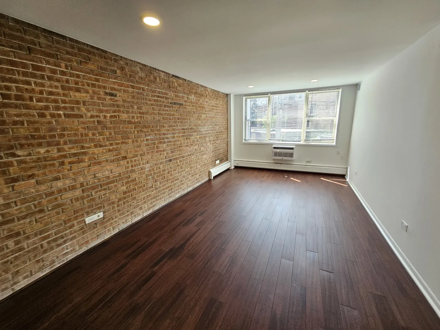 1 bed, $2,400 — Photo 2