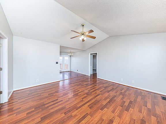2nd image of 939 Lindsey Dr