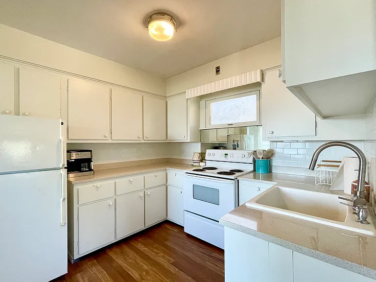 647 Lazy Point Rd — Photo 5