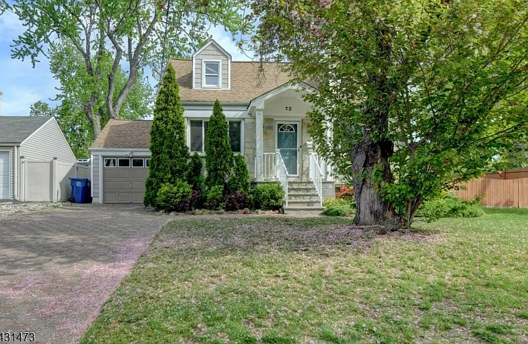 72 Colonial Dr — Photo 1