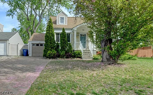 72 Colonial Dr Photo 1