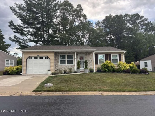 4 Longwood Drive, Whiting, NJ 08759