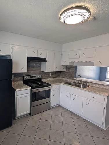 121 W Avenue A Photo 1