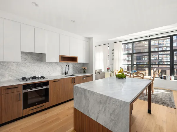 29 Huron Street image 3 of 18