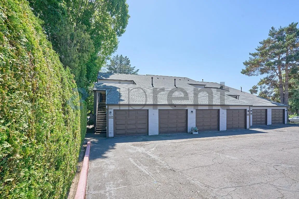 2 bed, 1036 sqft, $2,050 — Photo 2