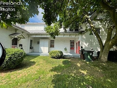 2nd image of 211 Franklin St