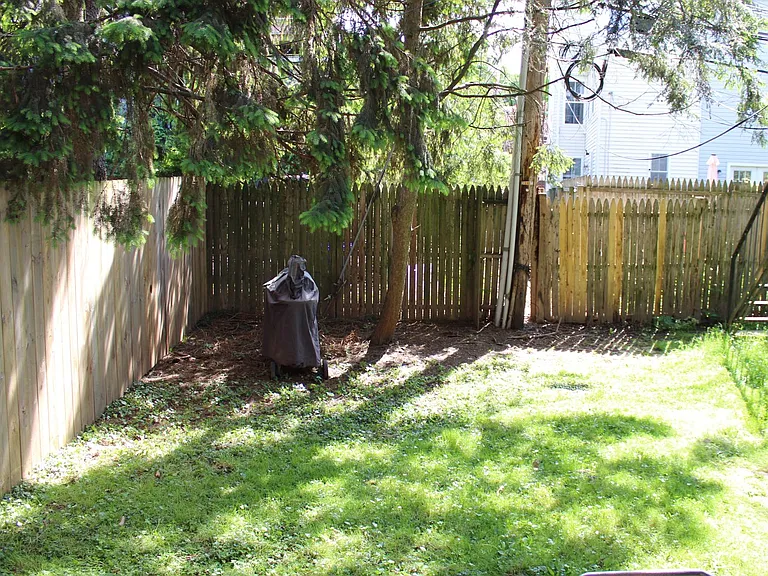 564 Race St — Photo 15
