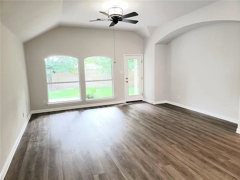 2833 Checker Dr — Photo 11