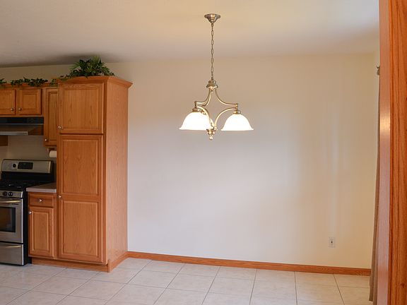 3rd image of 6822 Perennial Ln