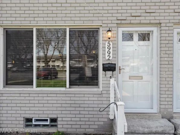 5992 Alan Dr #22, Brighton, MI 48116