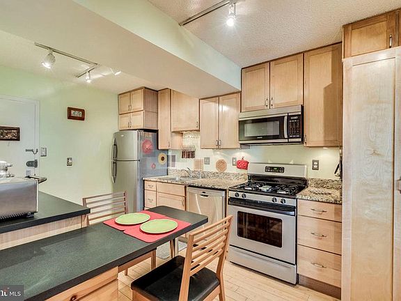 3rd image of 3701 S George Mason Dr Unit 504N