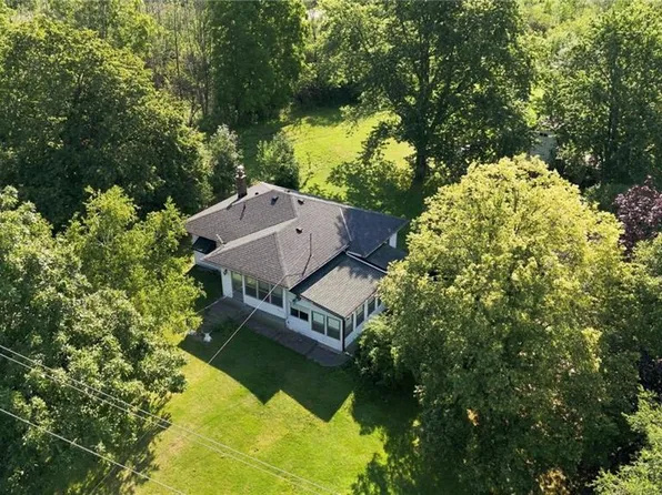 698 York Rd, Hamilton, ON L9H 5X1