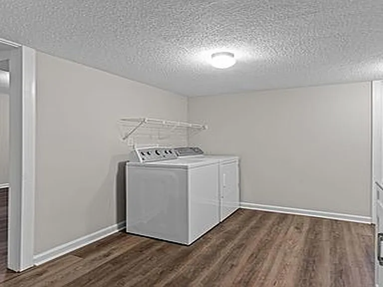 Edgetone Dr — Photo 6
