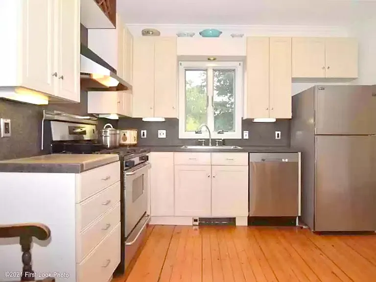 74 Meadow Ave — Photo 4