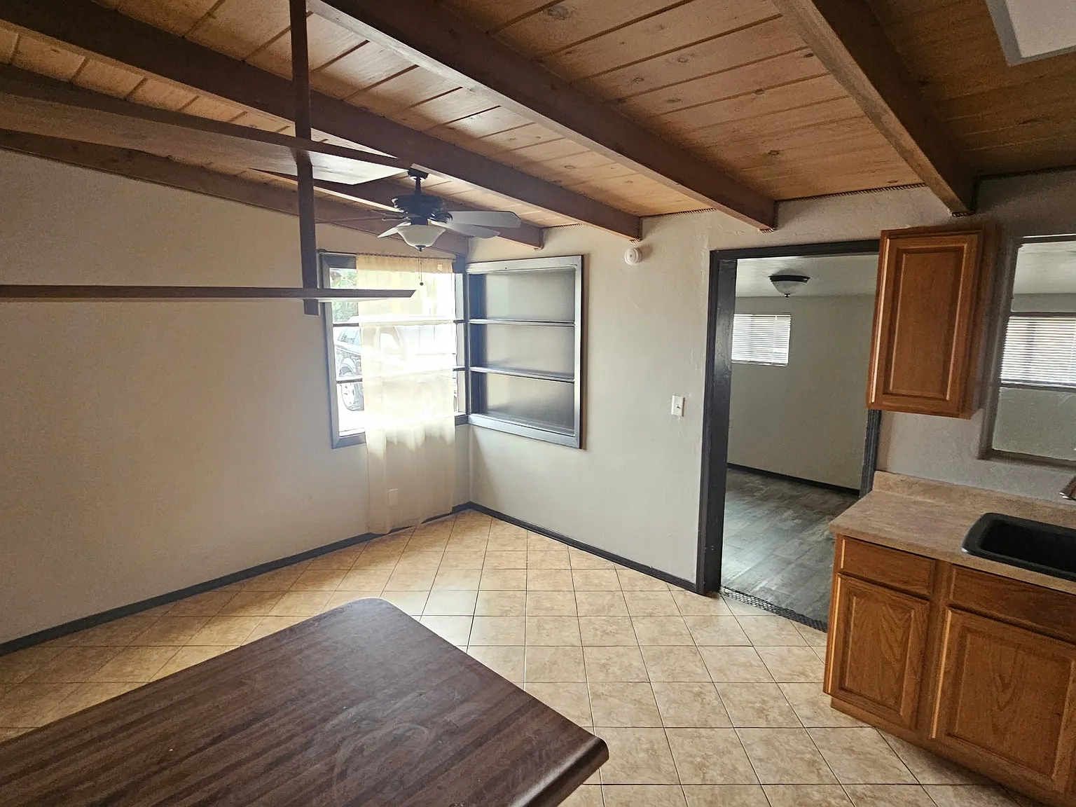 3 bed, 880 sqft, $1,750 — Photo 4