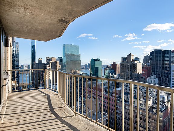 5th image of 212 E 47th St APT 34F