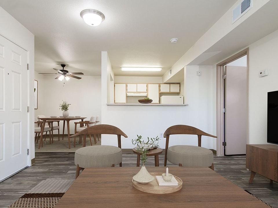 *These photos represent pre-renovation apartment homes. Updated photography coming soon.