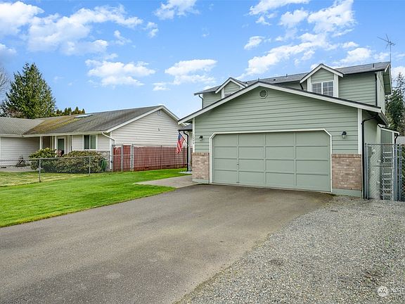 3rd image of 1006 101 Street Ct E