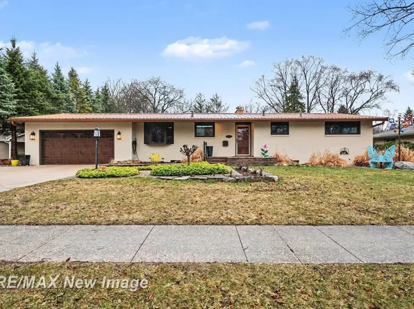 314 W Saint Andrews Rd, Midland, MI 48640