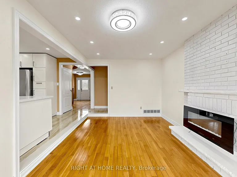 86 Howlett Ave — Photo 14