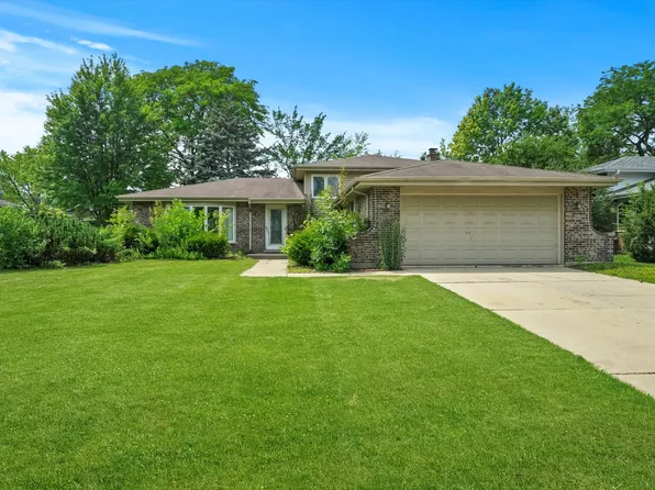 7622 Stratford Pl, Darien, IL 60561