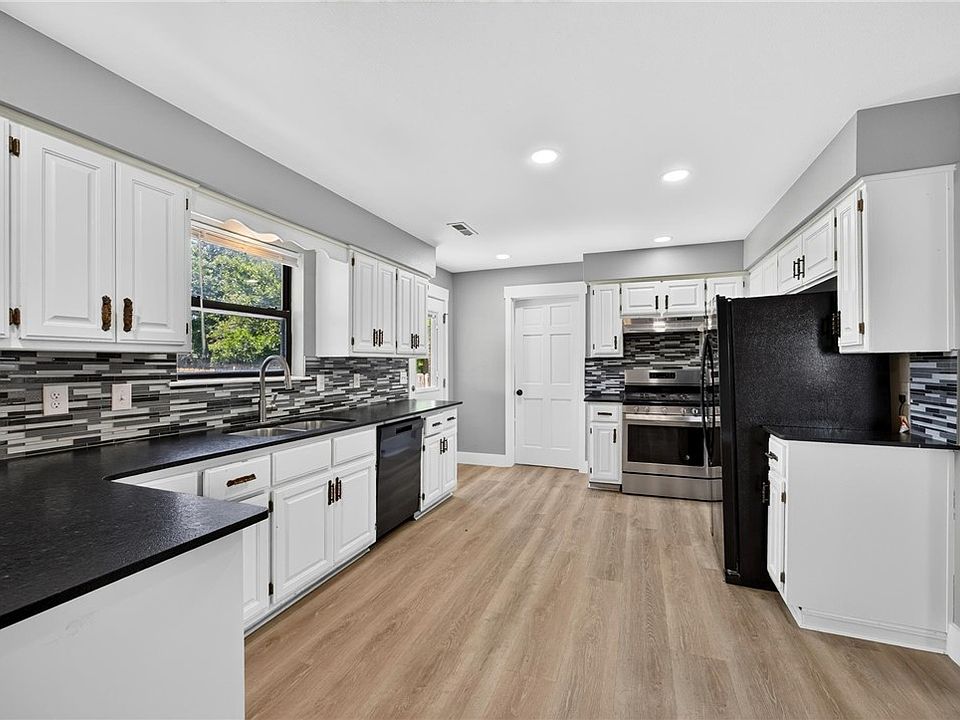 1st image of 3164 Adrian Ave