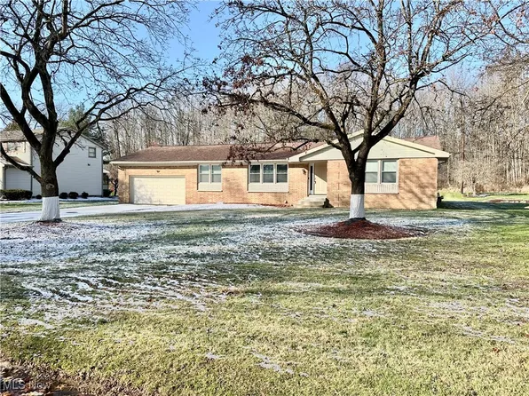 2013 Burning Tree Ln, Youngstown, OH 44505