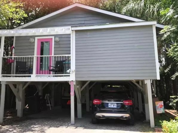 660 Pine Rd, Clear Lake Shores, TX 77565
