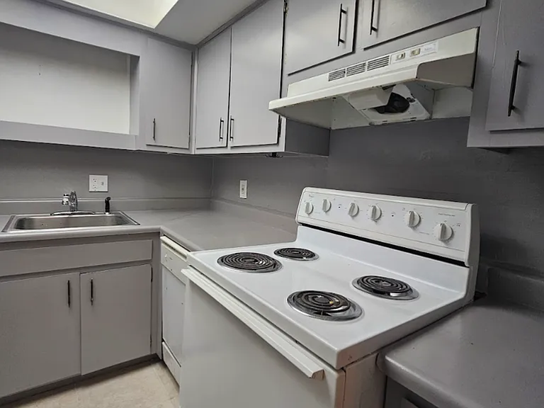 7610 W Powhatan Ave — Photo 5
