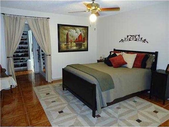3rd image of 2902 E Orchard Cir