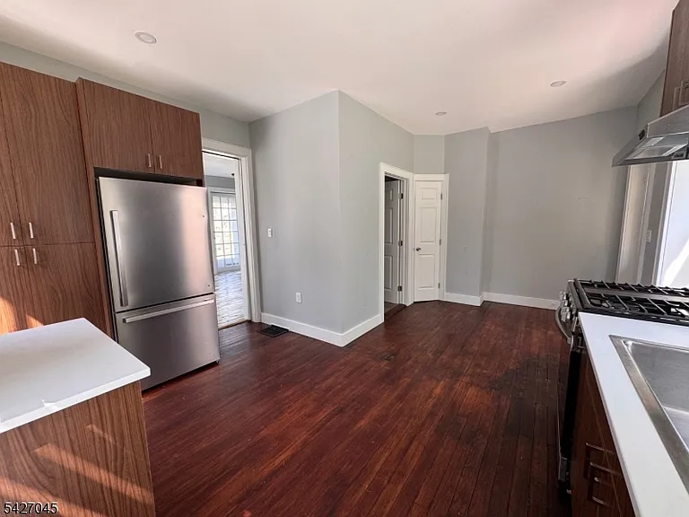 31 Diller Ave — Photo 4