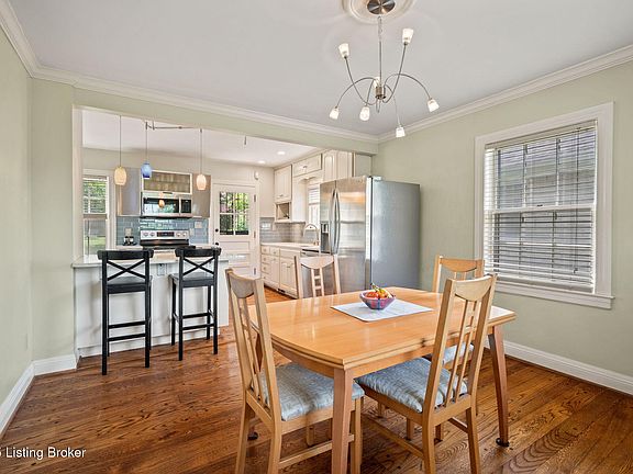 2nd image of 2424 Ashwood Dr