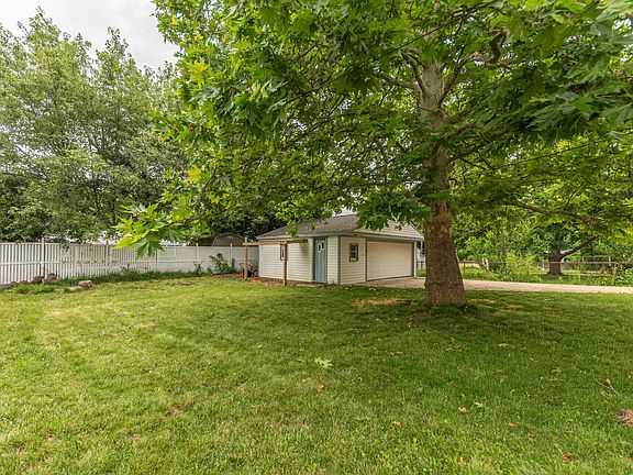 3rd image of 640 Dellwood Dr