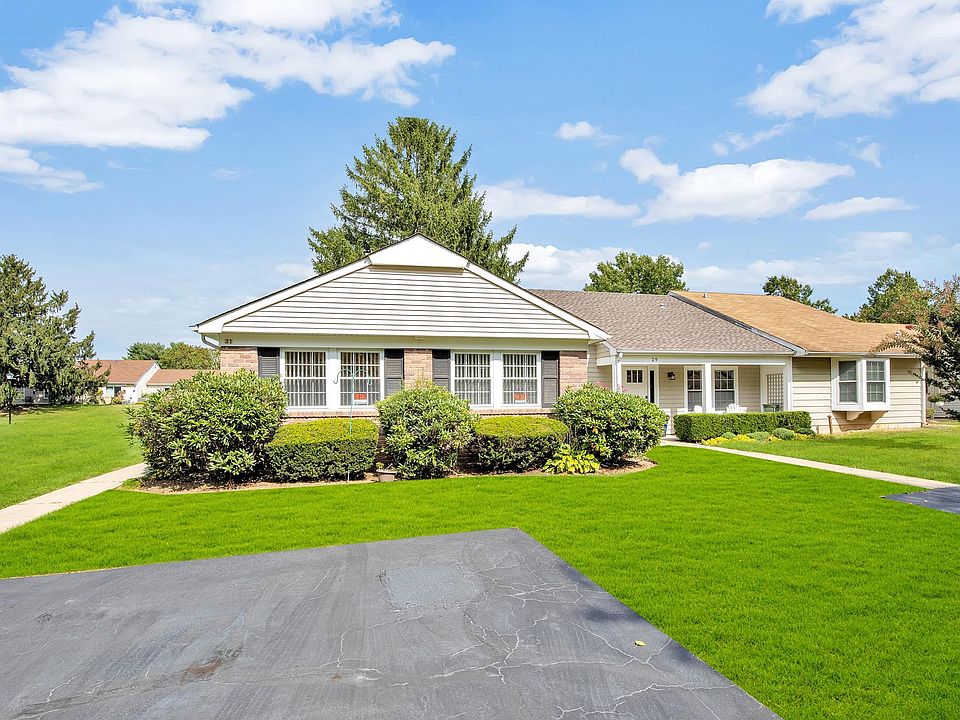 1st image of 31 Hearthside Dr