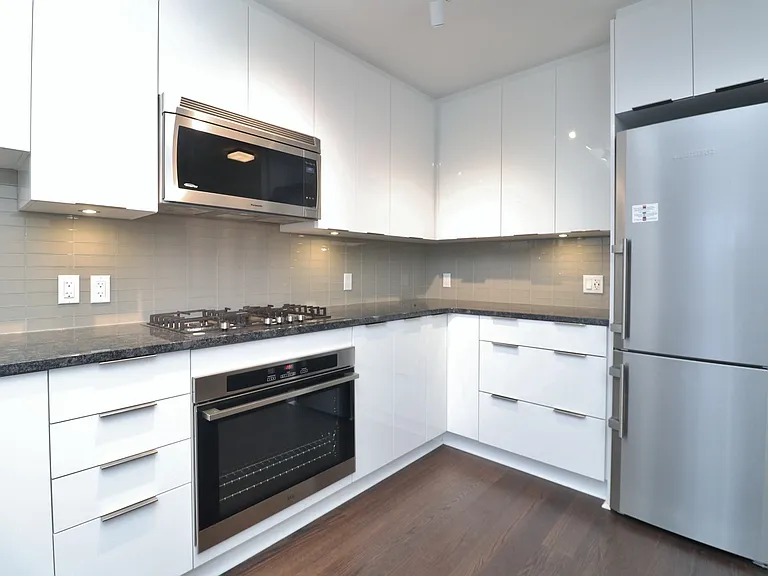 530 De Mazenod Ave #606 — Photo 8
