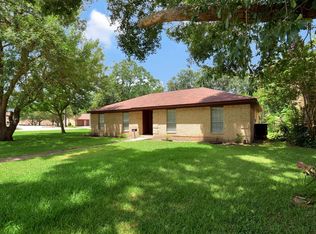 2125 W Linwood Oaks, Pearland, TX 77581