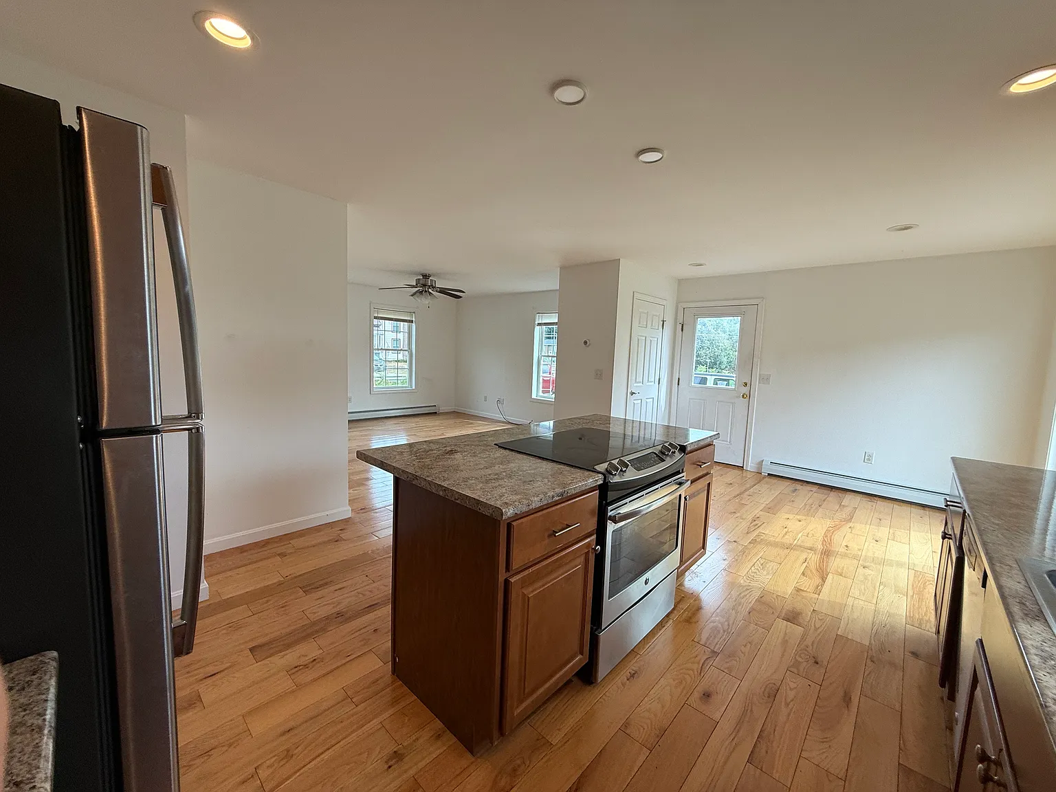 2 bed, 1.5 bath, 1200 sqft, $2,200 — Photo 4