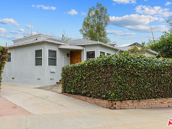 4th image of 210 S Bundy Dr