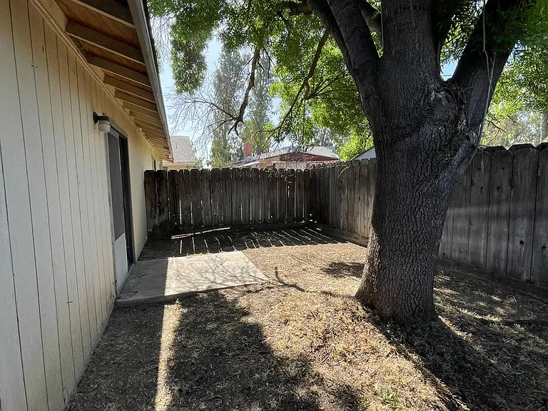 616 Yosemite — Photo 24