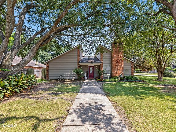 2nd image of 806 College Dr