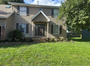 2304 Lindenwood Dr, Bettendorf, IA 52722