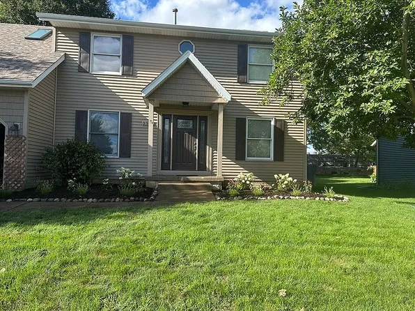 2304 Lindenwood Dr, Bettendorf, IA 52722